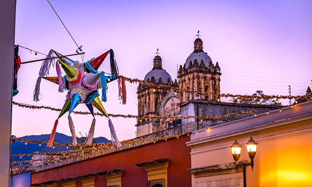 Traditions-Noel-Mexique-pinata